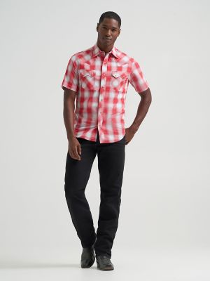Men's Wrangler Retro&reg; Short Sleeve Sawtooth Pocket Western Snap Shirt in Cherry alternative view
