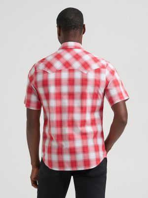 Men's Wrangler Retro&reg; Short Sleeve Sawtooth Pocket Western Snap Shirt in Cherry alternative view 2