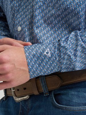 Men's Cody Johnson One Pocket Button Down Shirt in Blue Folds alternative view 4