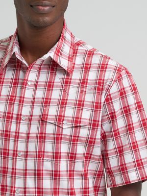Men's Wrinkle Resist Short Sleeve Western Snap Plaid Shirt in Picnic Blanket alternative view 3