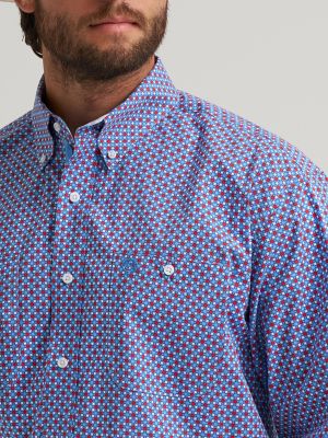 Wrangler&reg; George Strait&trade; Long Sleeve Button Down Two Pocket Shirt in Red Blue Sparks alternative view 3