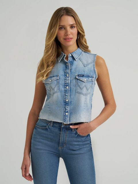 Женские рубашки Wrangler Women's Frayed Hem Sleeveless Denim Snap Shirt