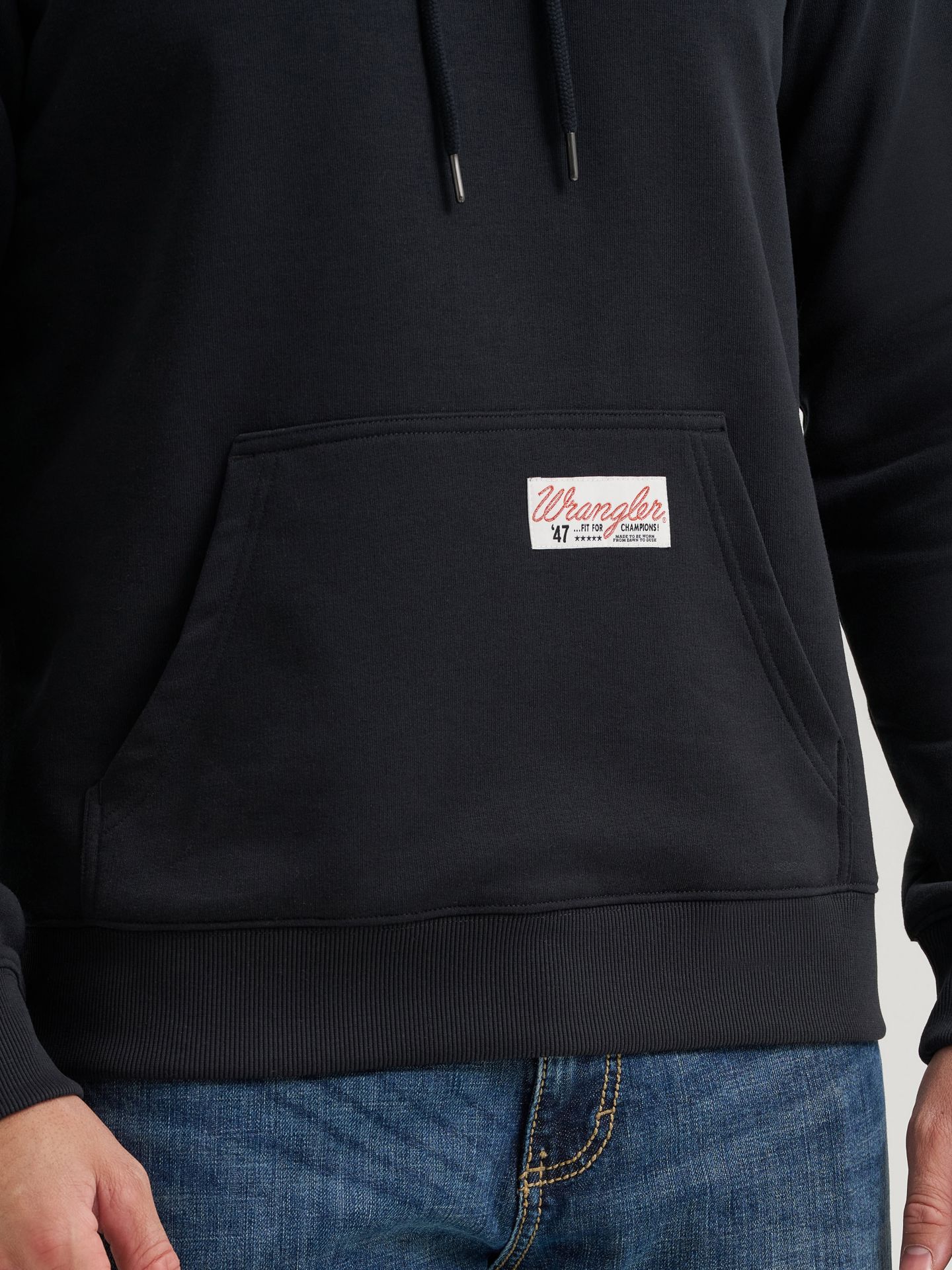 Мужское худи Wrangler Fit For Champions Pullover, цвет: Угольно-чёрный — фото 5