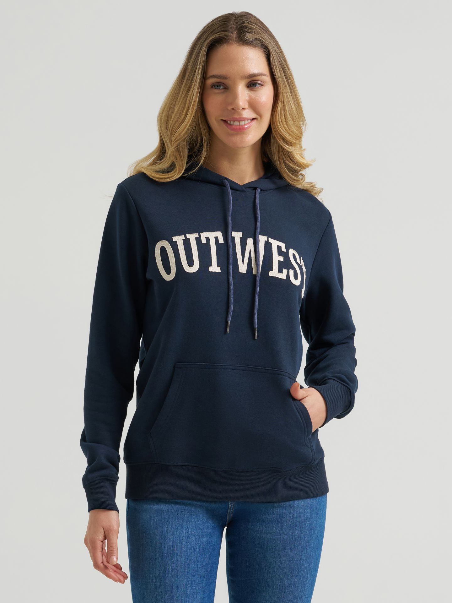 Женское худи Wrangler Outwest Graphic Pullover, цвет: Тёмный сапфировый — фото 2