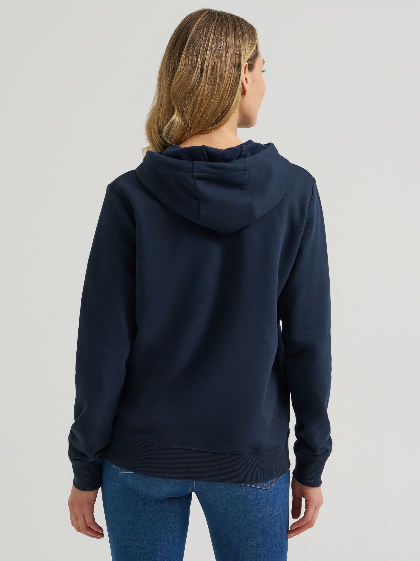 Женское худи Wrangler Outwest Graphic Pullover, цвет: Тёмный сапфировый — фото 3