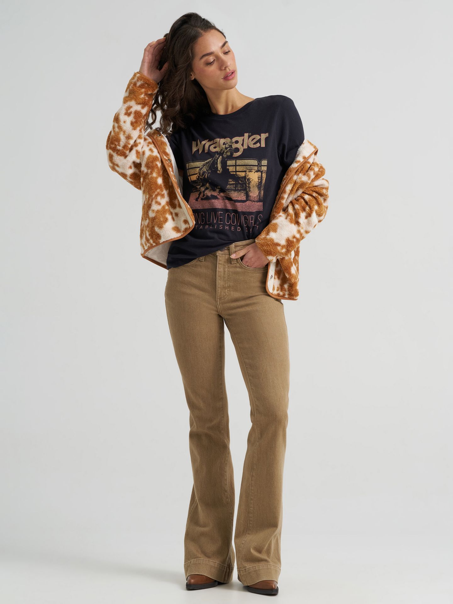 Женская футболка Wrangler Fearless Cowgirl Reg Fit Graphic, цвет: Чёрный — фото 4