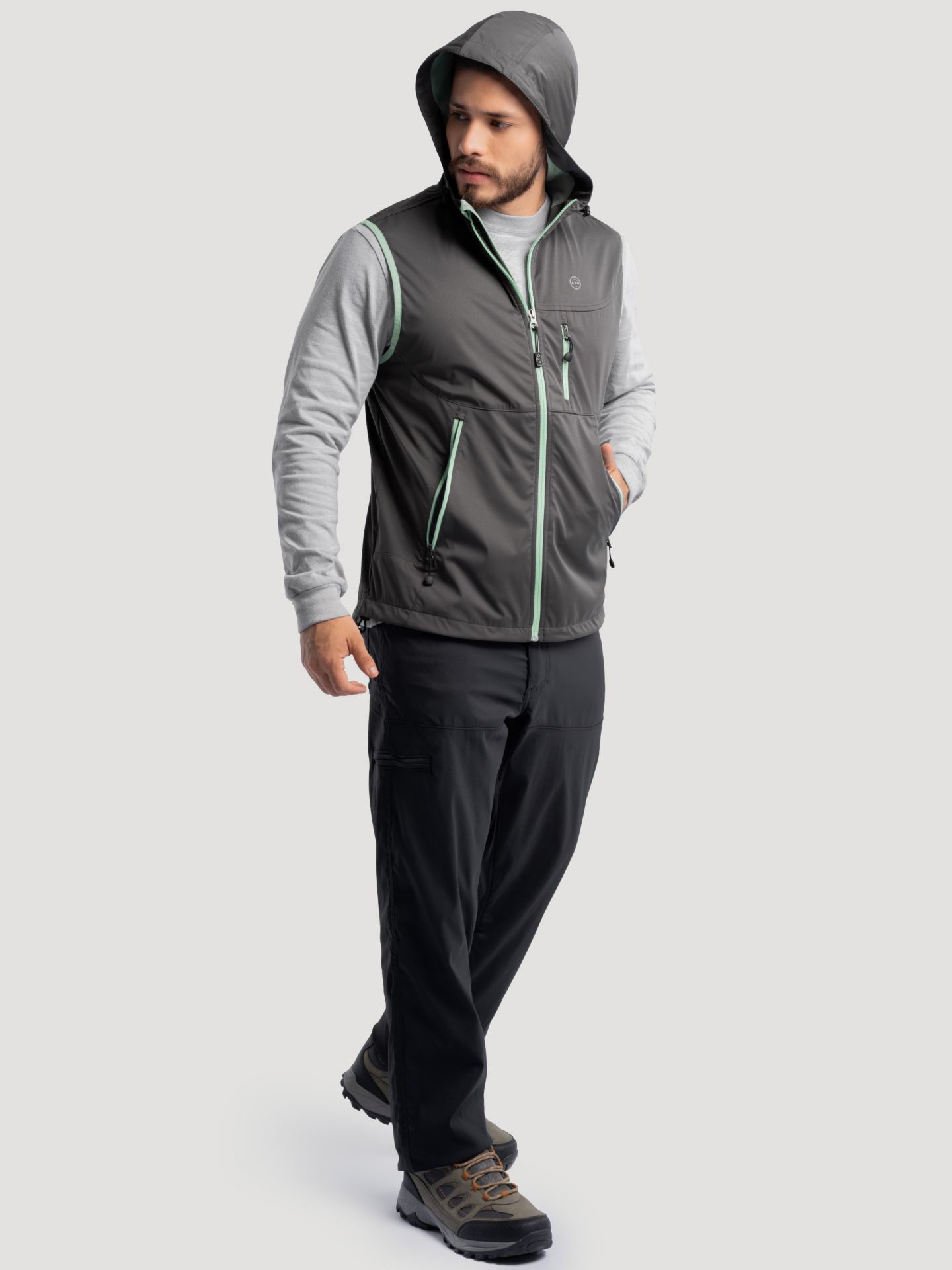 Мужской жилет Wrangler ATG™ Hooded Flex Vest, цвет: Угольный / Синий — фото 1