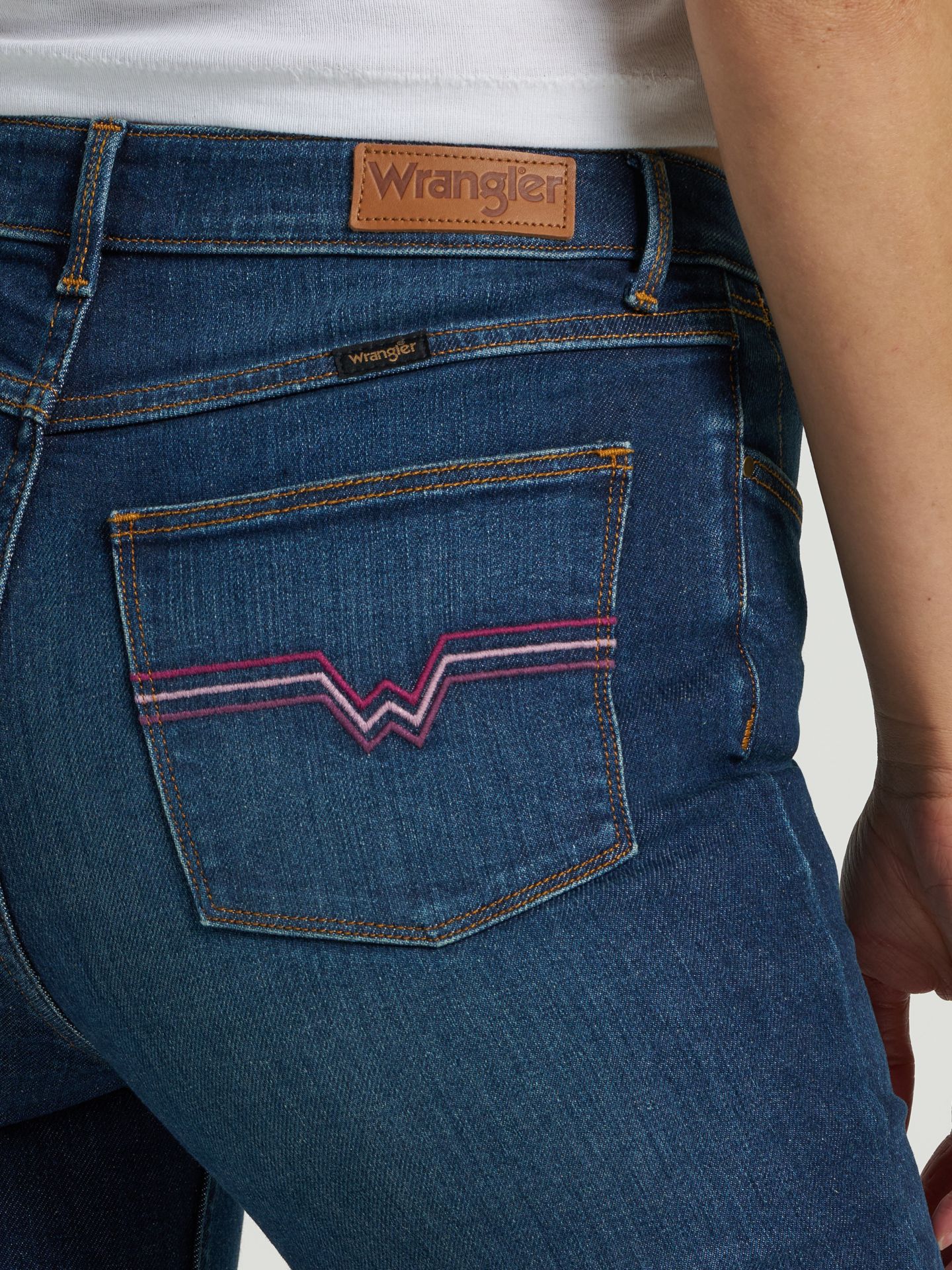 Женские джинсы Wrangler Fierce Flare Embroidered, цвет: Stargazer — фото 3