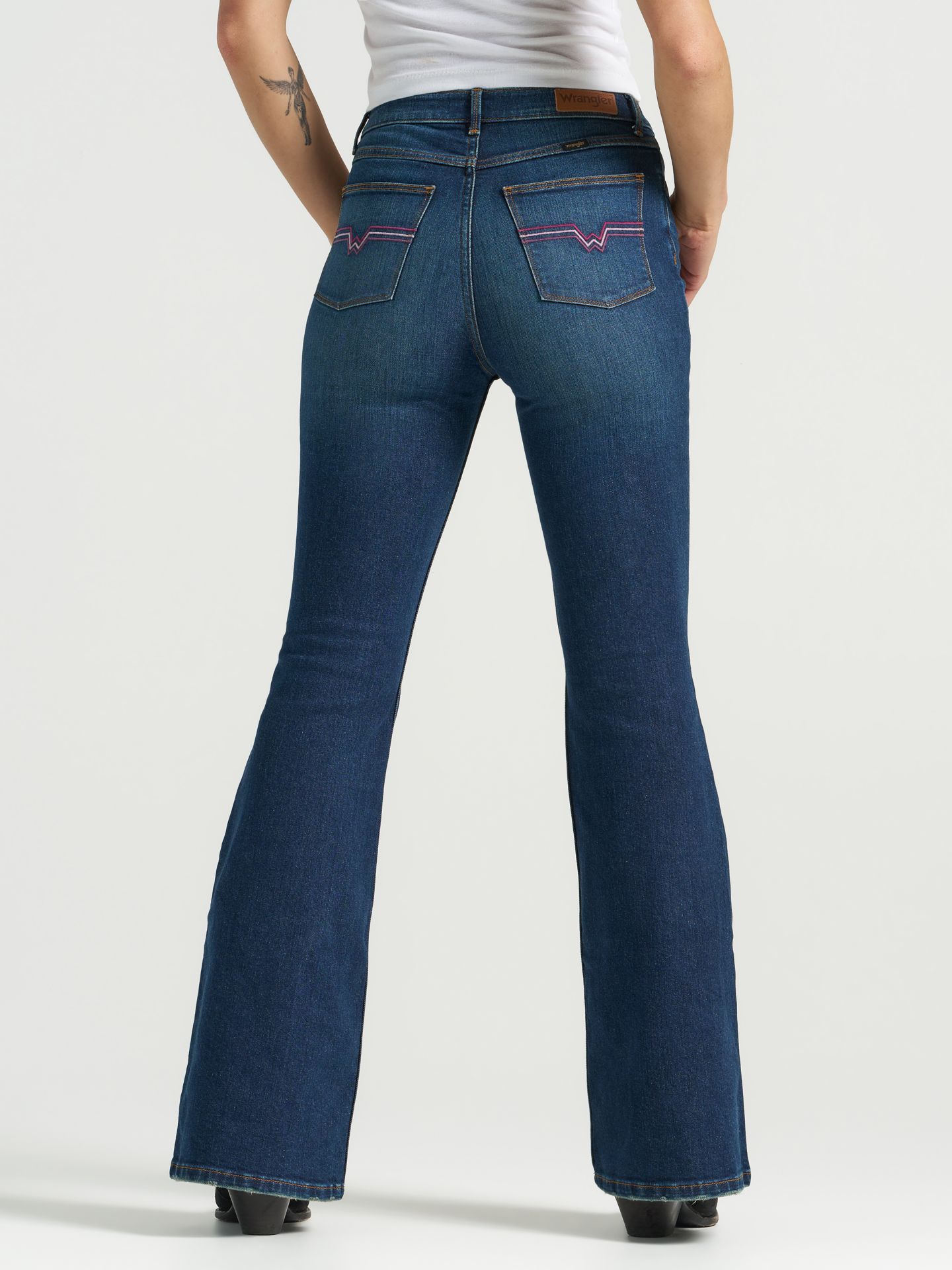 Женские джинсы Wrangler Fierce Flare Embroidered, цвет: Stargazer — фото 4