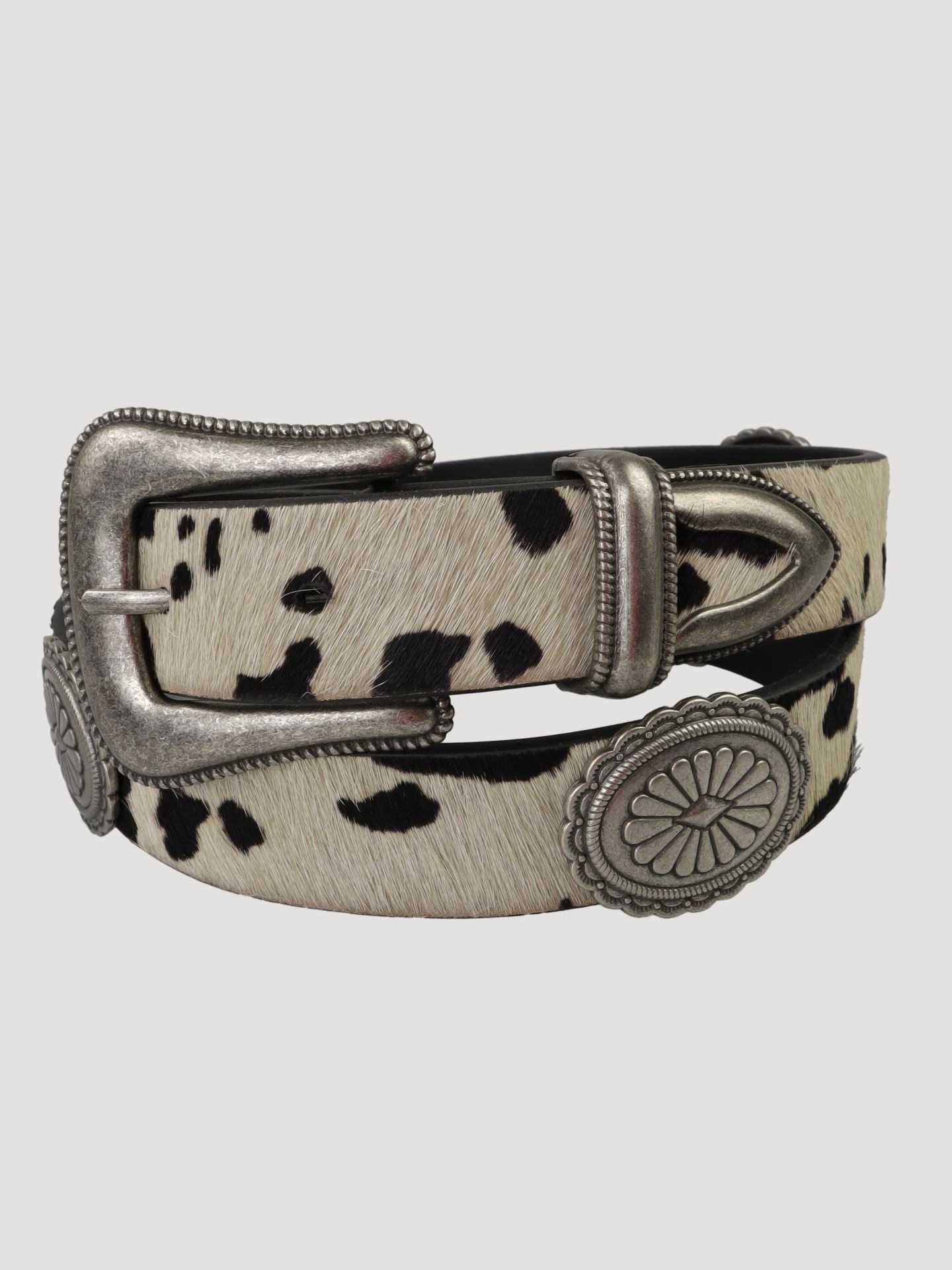 Женский ремень Wrangler Cow Print Concho, цвет: Белый / Чёрный — фото 1