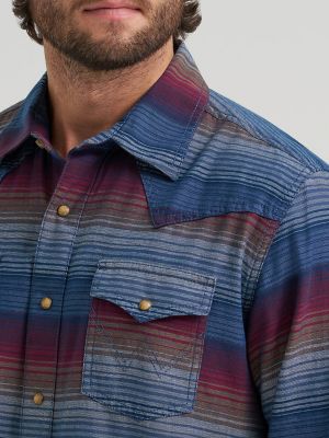 Men's Wrangler Retro&reg; Premium Long Sleeve Western Snap Printed Shirt in Dark Americana alternative view 3