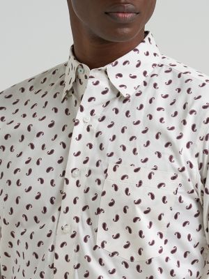 Men's Cody Johnson One Pocket Button Down Shirt in Wine Paisley
