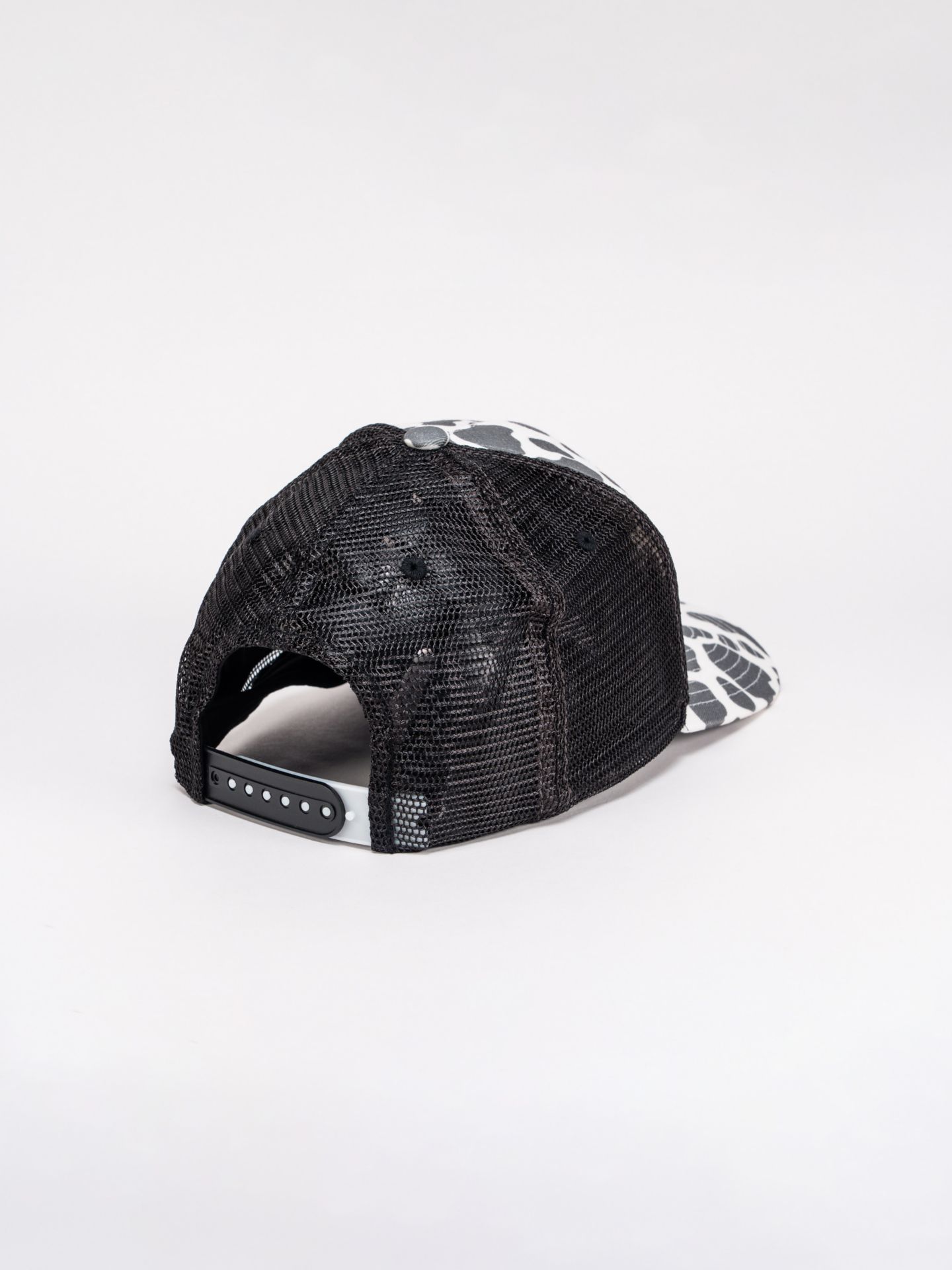 Женская кепка Wrangler Cow Print Mesh Trucker Hat, цвет: Чёрный — фото 2