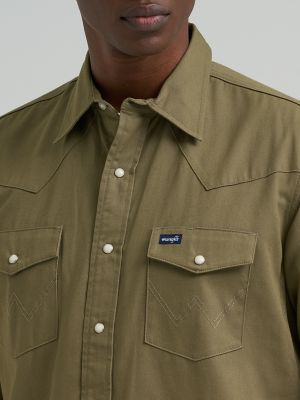 Men's Wrangler&reg; Long Sleeve Flannel Lined Solid Work Shirt in Woodland Green alternative view 3