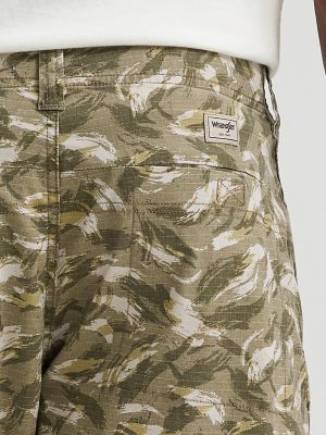 Men's Relaxed Utility Cargo Short in Brushstroke Camo