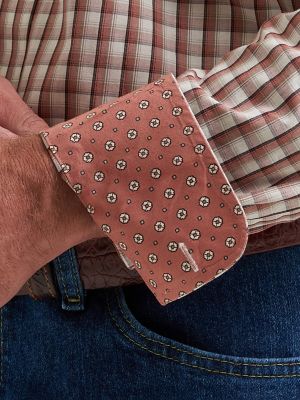 Wrangler&reg; George Strait&trade; Long Sleeve Button Down One Pocket Shirt in Adobe Check alternative view 4