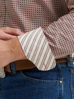 Wrangler&reg; George Strait&trade; Long Sleeve Button Down One Pocket Shirt in Geometric Rust alternative view 4
