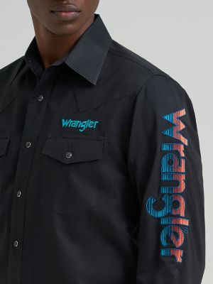 Men's Wrangler&reg; Logo Long Sleeve Western Snap Shirt in Black alternative view 3