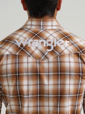 Men's Wrangler&reg; Logo Long Sleeve Western Snap Shirt in Sand alternative view 5