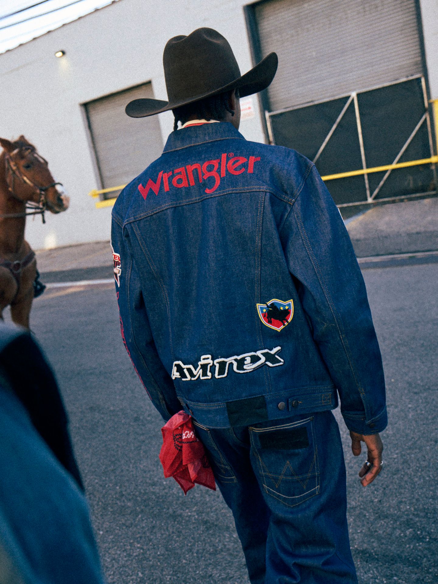 Мужская куртка Wrangler x Avirex Aop Patch, цвет: Индиго — фото 2