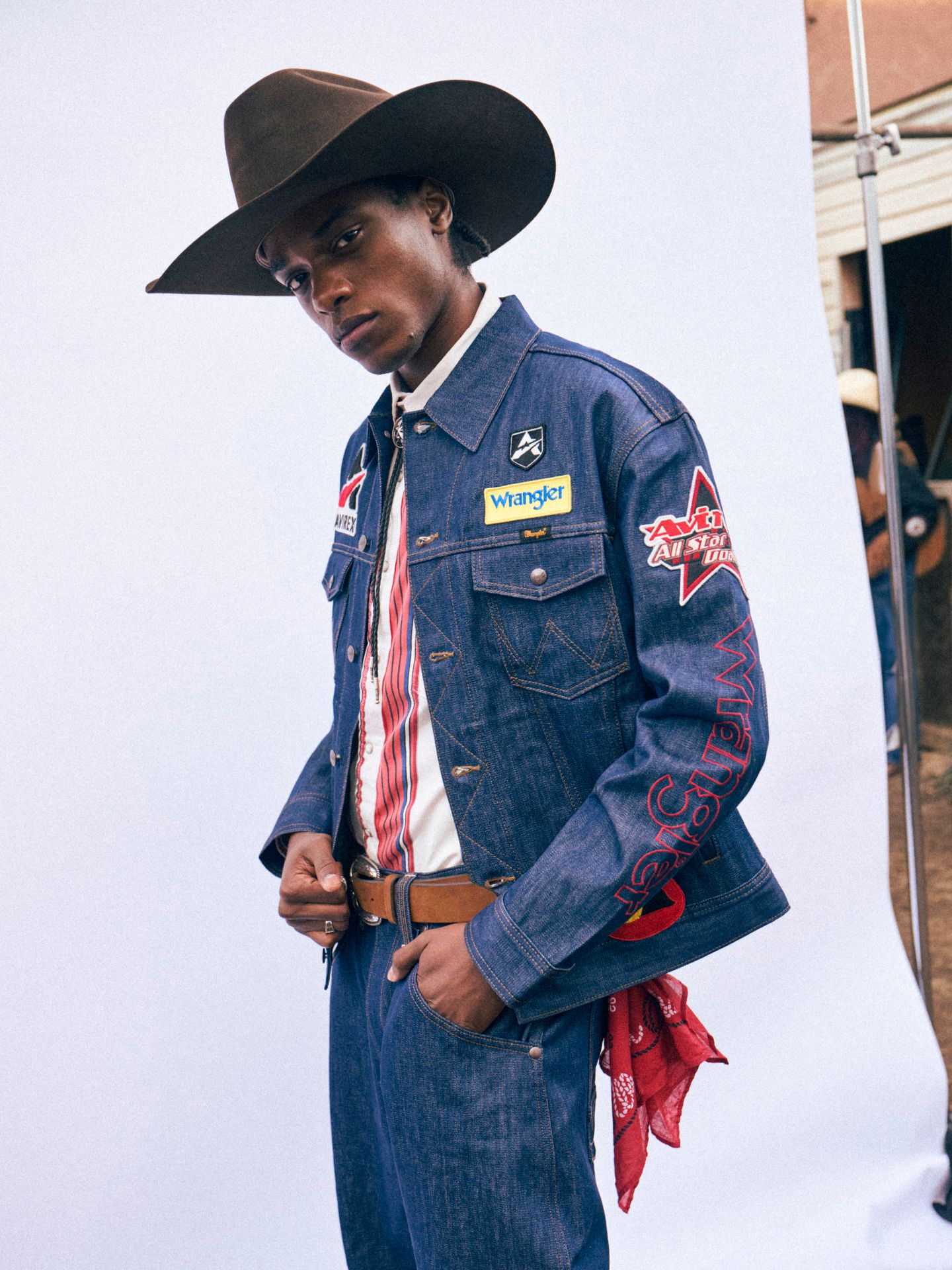 Мужская куртка Wrangler x Avirex Aop Patch, цвет: Индиго — фото 1