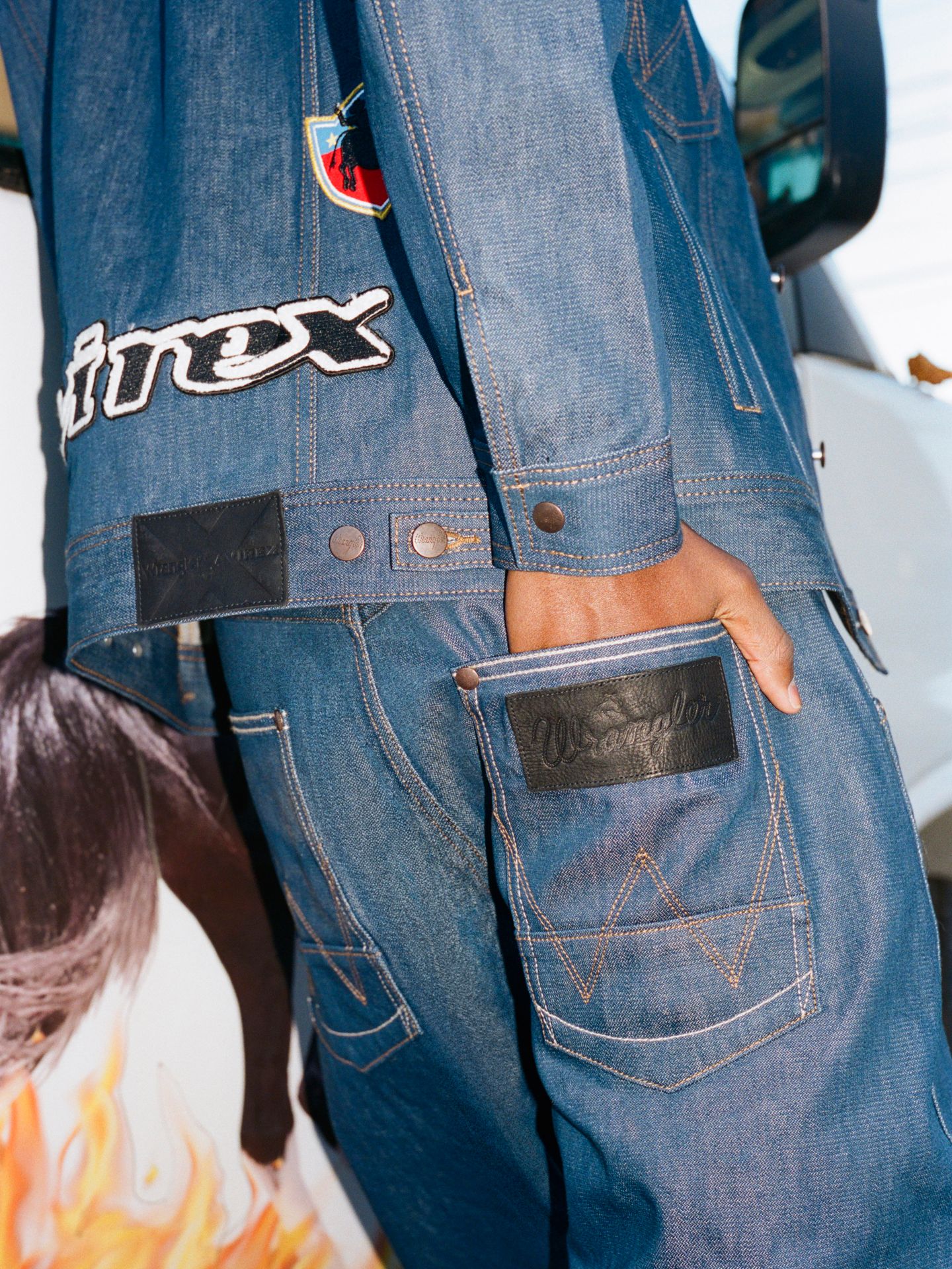 Мужские джинсы Wrangler x Avirex Barrel, цвет: Индиго — фото 2