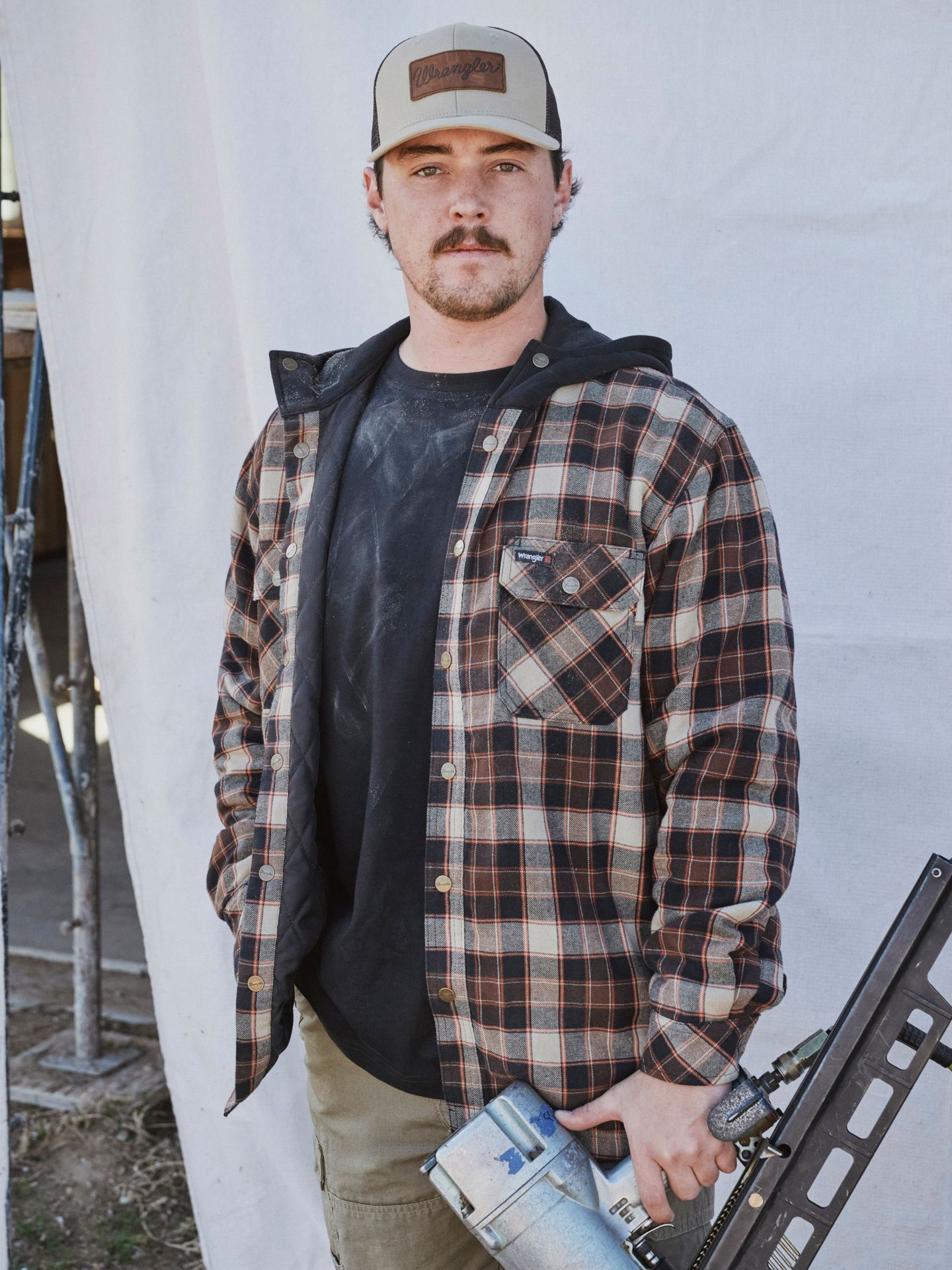 Мужская куртка Wrangler Riggs Workwear® Hooded Flannel Work Jacket, цвет: Хаки — фото 1