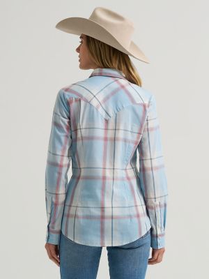 Women's Wrangler Essential Western Snap Shirt in Blue alternative view 2