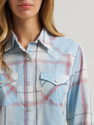 Women's Wrangler Essential Western Snap Shirt in Blue alternative view 3