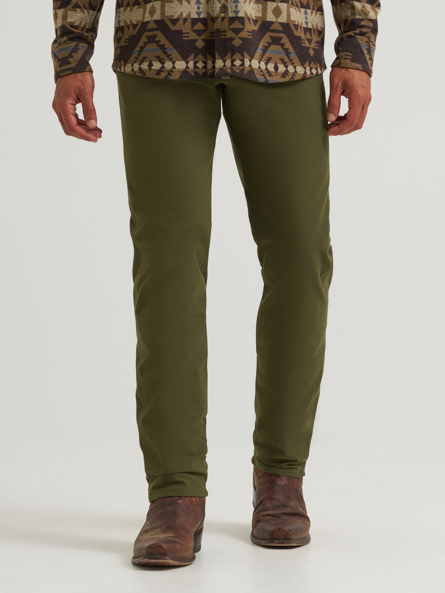 Мужские брюки Wrangler All Terrain Gear Techno Knit 5 Pocket, цвет: Оливковый ночной — фото 3