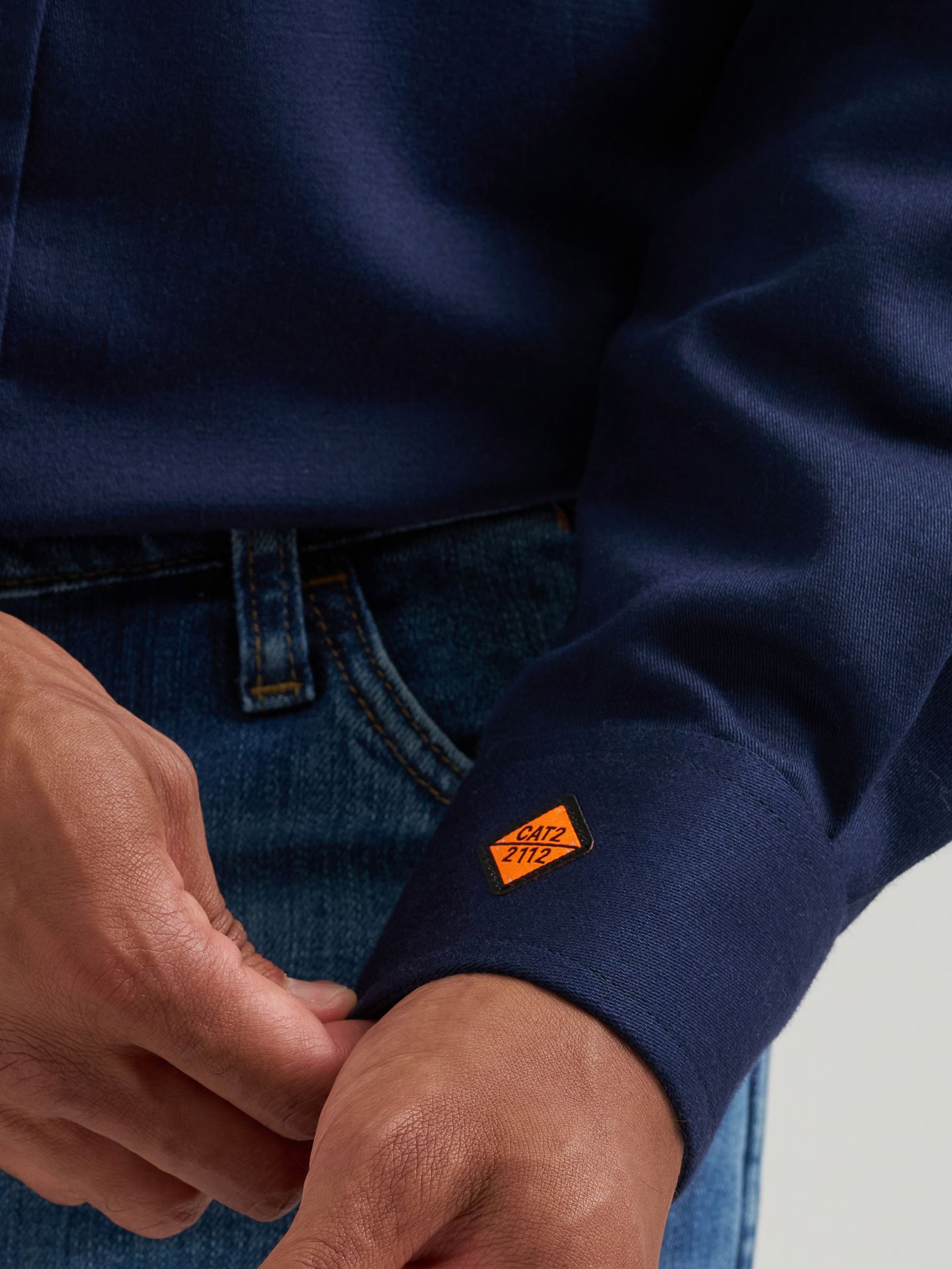 Мужская рубашка Wrangler FR Flame-Resistant Button Down Work Shirt, цвет: Тёмно-синий — фото 5
