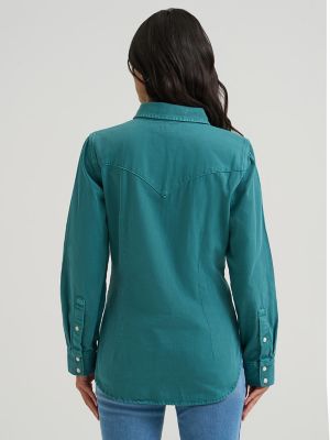 Women's Wrangler Colorwash Iconic Snap Shirt in Turquoise