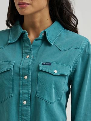 Women's Wrangler Colorwash Iconic Snap Shirt in Turquoise