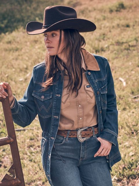 Женские куртки Wrangler Women's Denim Cinched Waist Barn Jacket