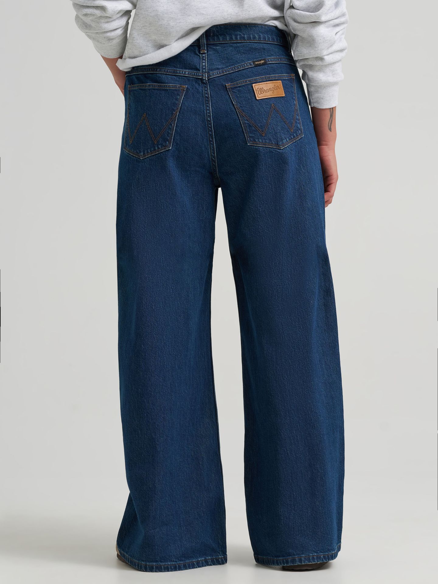 Женские джинсы Wrangler Low Rise Ultra Barrel, цвет: Star Dust — фото 2