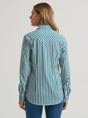 Women's Wrangler Aria Performance Shirt in Green