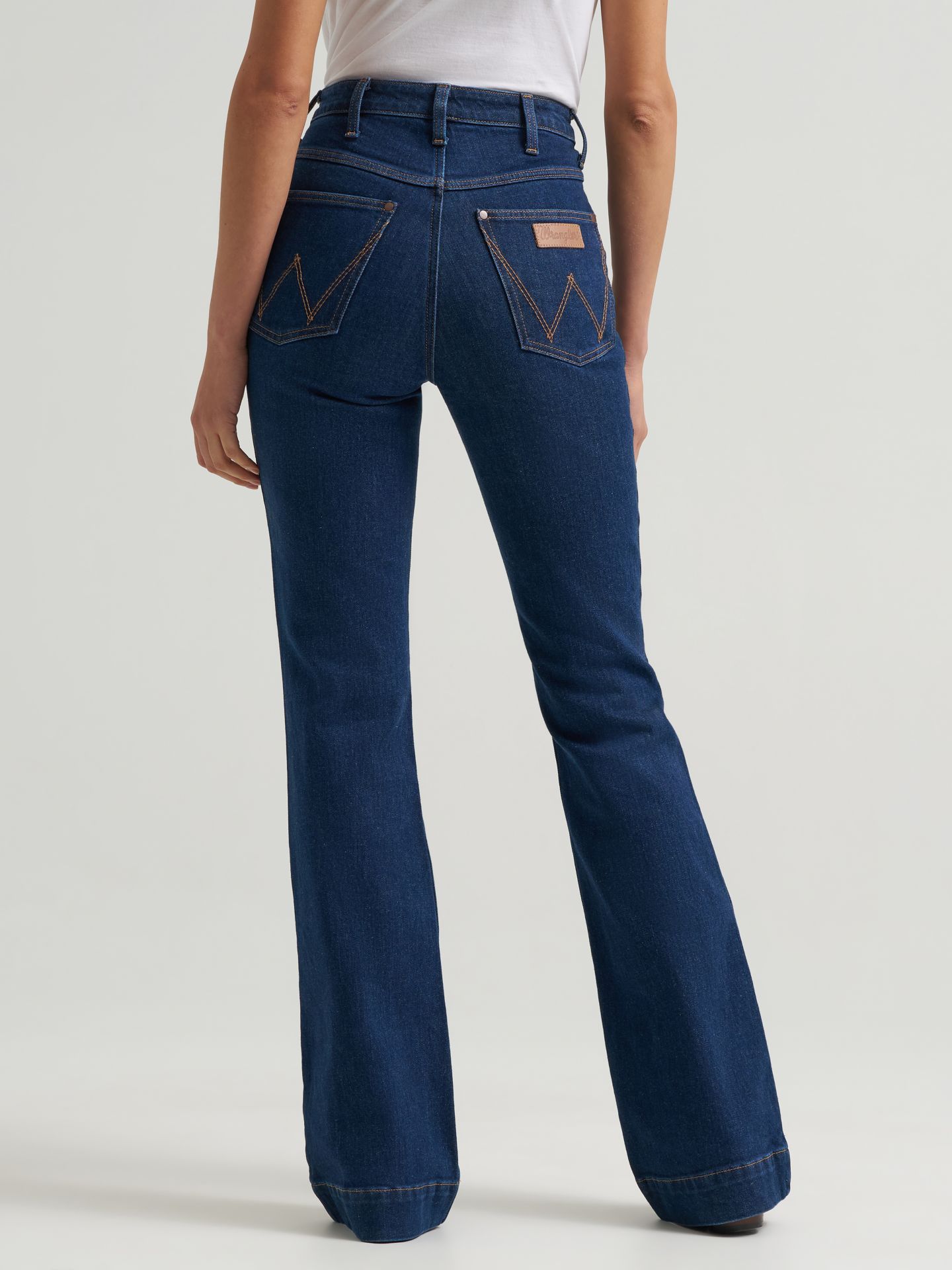 Женские джинсы Wrangler High Rise Bell Trouser Riding, цвет: Emerie — фото 3