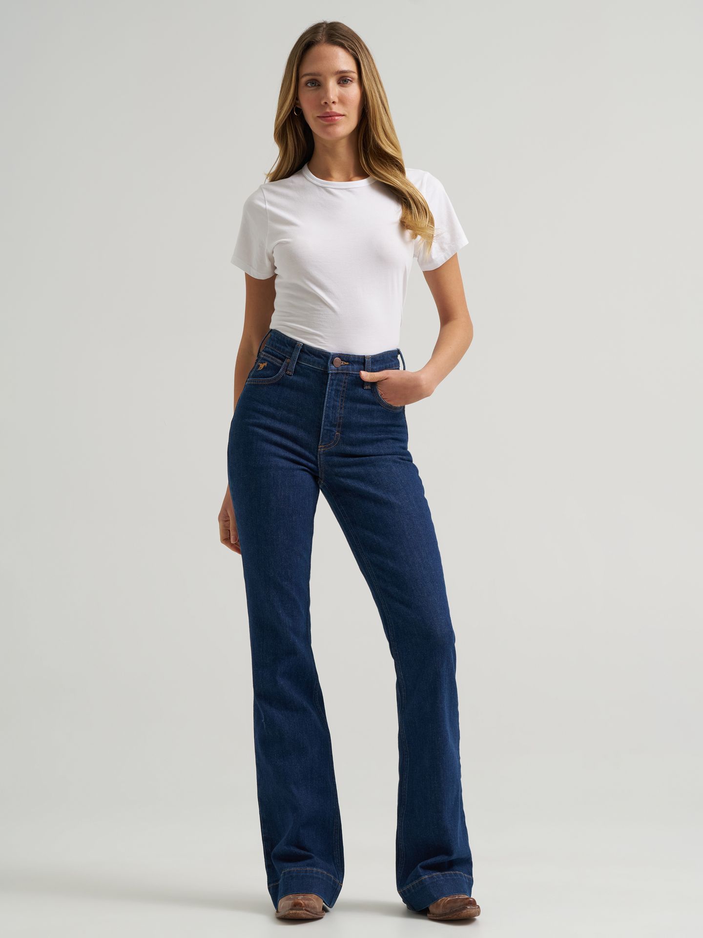Женские джинсы Wrangler High Rise Bell Trouser Riding, цвет: Emerie — фото 1