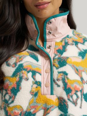 Women's Wrangler Big Sky Sherpa Snap Pullover in Oasis Horses