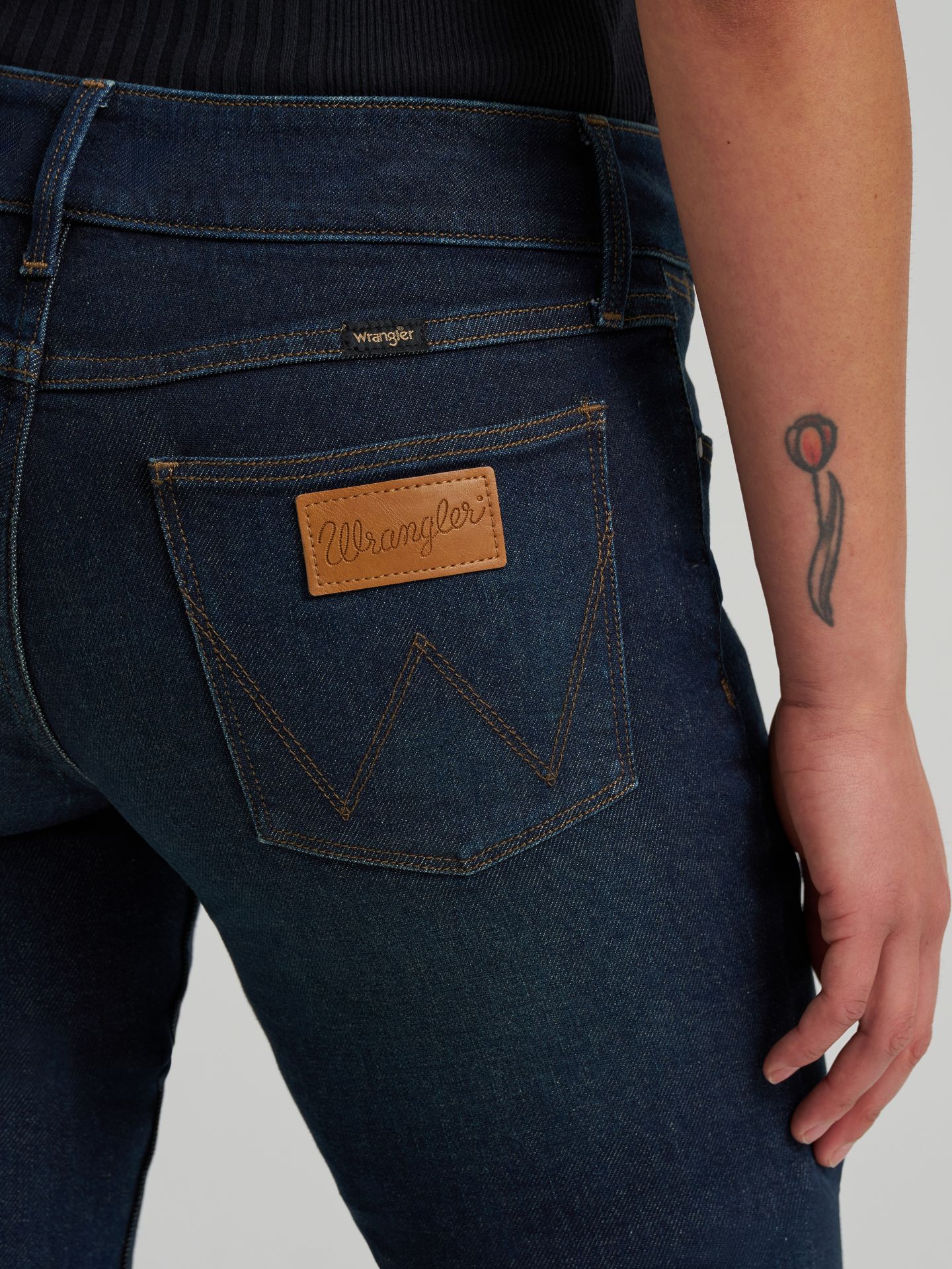 Женские джинсы Wrangler Low Rise Bootcut, цвет: Scorpion — фото 6