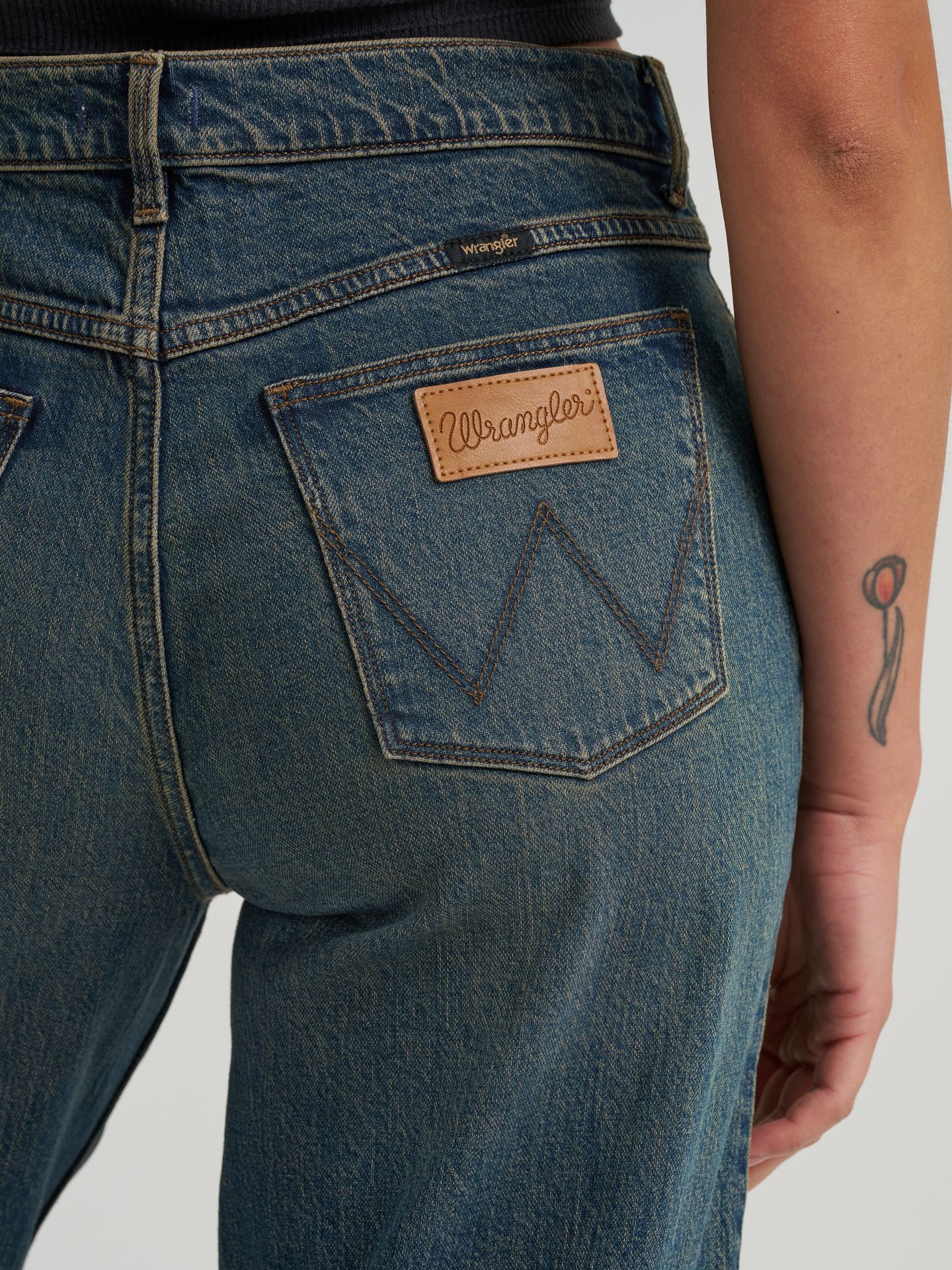 Женские джинсы Wrangler Low Rise Baggy, цвет: Butterfly — фото 6