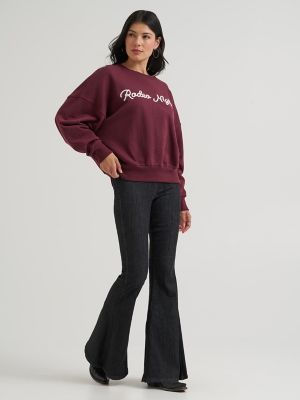 Lainey Wilson x Wrangler Rodeo Nights Sweatshirt in Burgundy