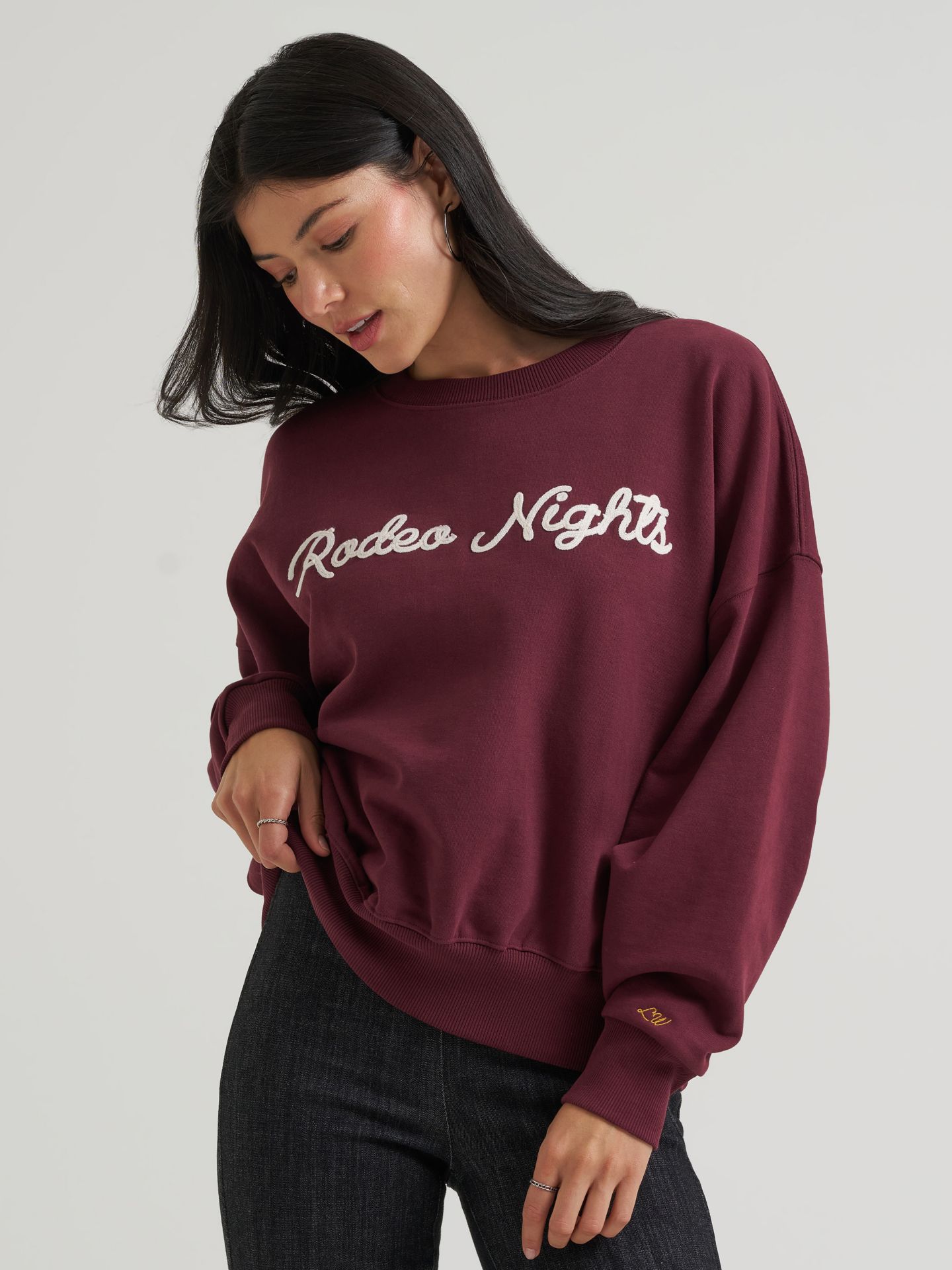 Женские толстовки Lainey Wilson x Wrangler Rodeo Nights, цвет: Бордовый — фото 5