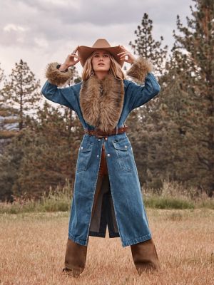 Lainey Wilson x Wrangler Trench Coat in Denim