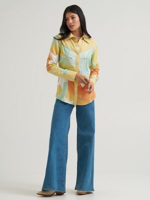 Lainey Wilson x Wrangler Rainbow Lainey Snap Shirt in Rainbow
