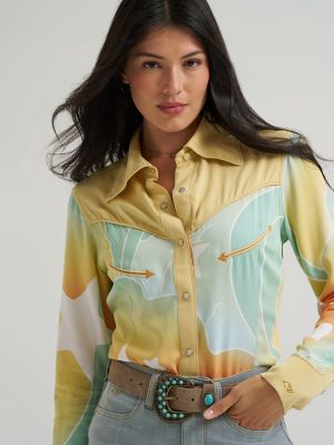 Lainey Wilson x Wrangler Rainbow Lainey Snap Shirt in Rainbow