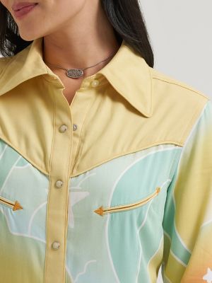 Lainey Wilson x Wrangler Rainbow Lainey Snap Shirt in Rainbow
