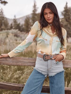 Lainey Wilson x Wrangler Rainbow Lainey Snap Shirt in Rainbow
