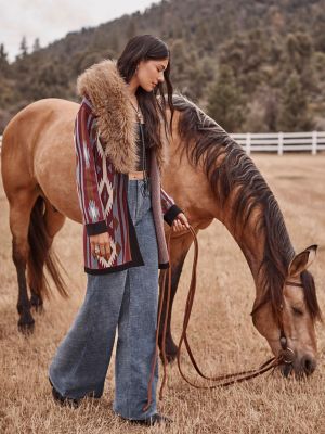 Lainey Wilson x Wrangler Faux Fur Collar Sweater in Exploded Print