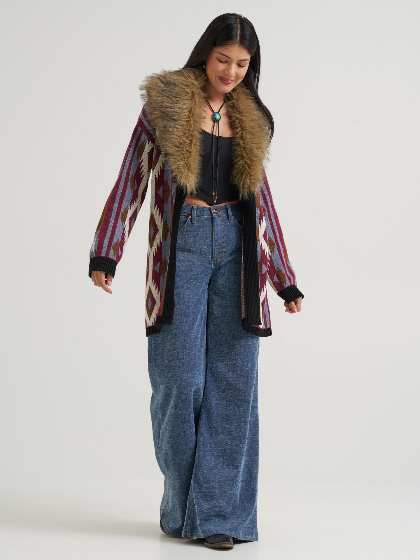 Женские свитеры Lainey Wilson x Wrangler Faux Fur Collar, цвет: С принтом — фото 4
